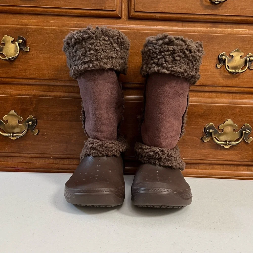 CROCS Chocolate Sherpa Lined Boots - Picture 2 of 12